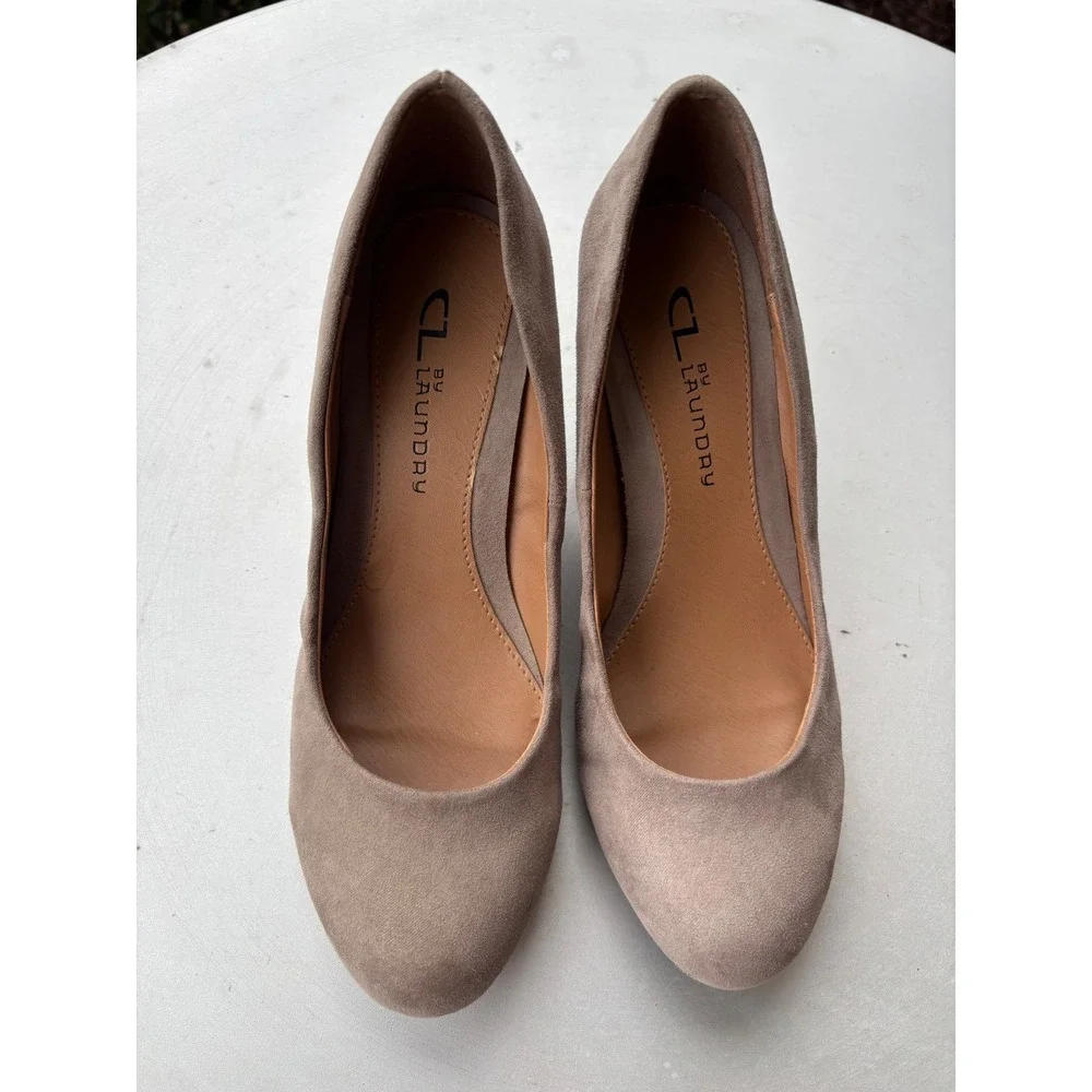 CL by Laundry Womens Taupe Faux Suede Wedge Pumps Almond Toe Size 6M Business